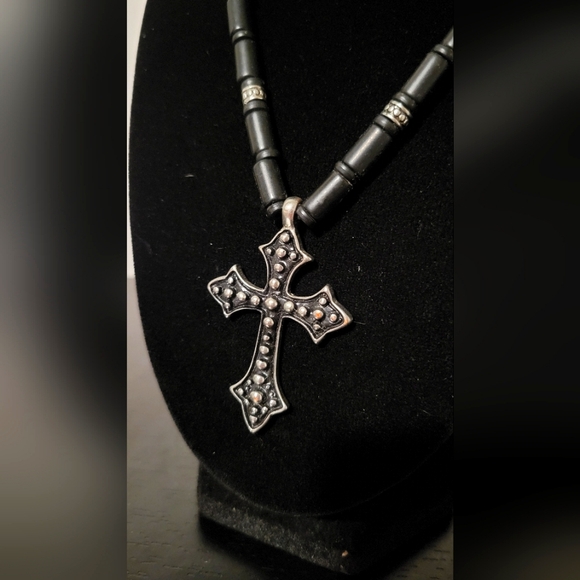 Men's beaded cross necklace - Picture 2 of 2